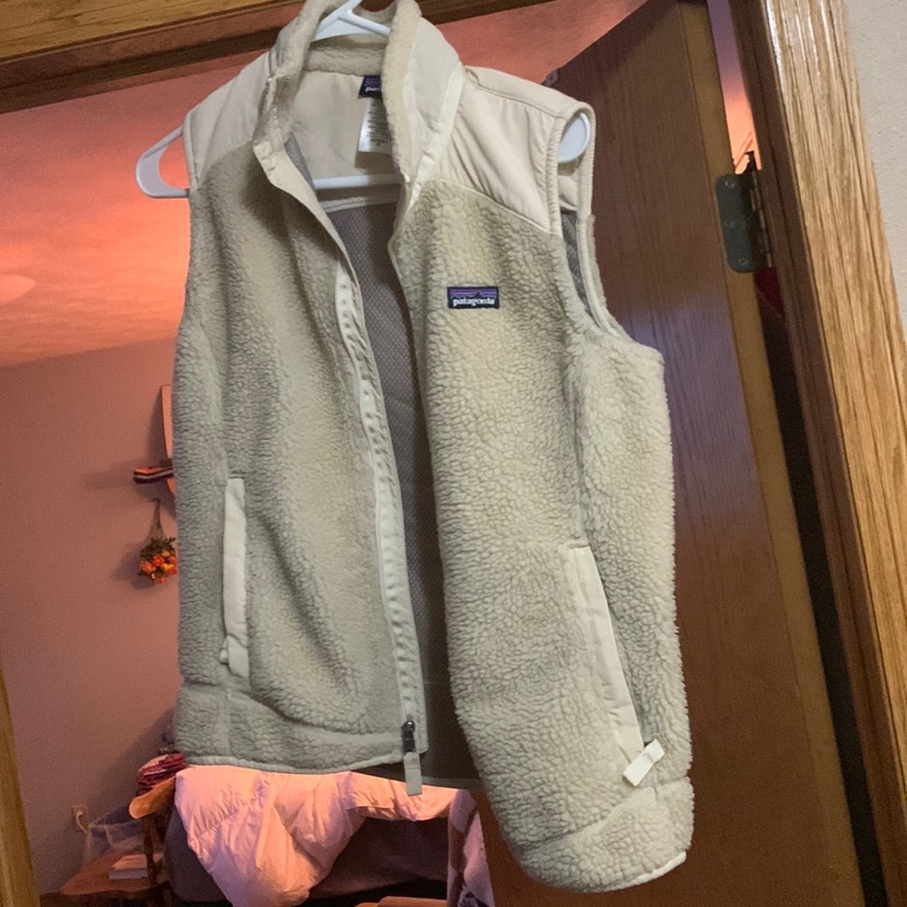White Sherpa Patagonia zip vest size medium